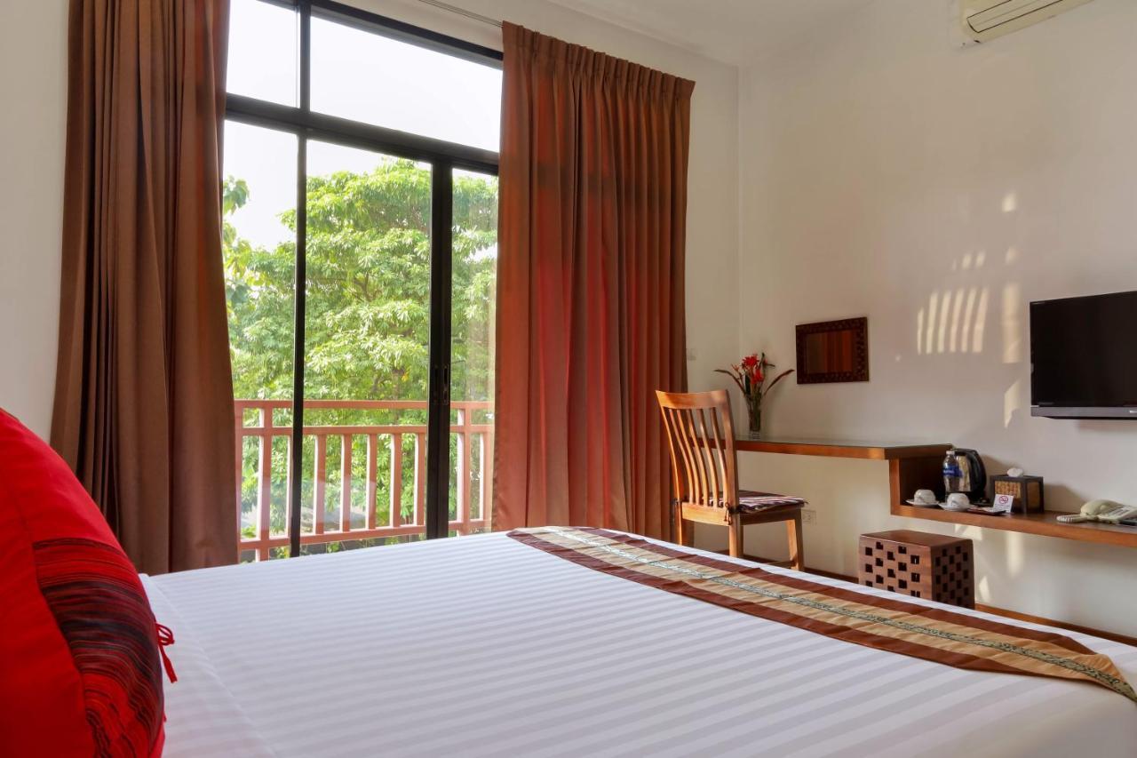 The Choice Hotel - Adults Only Банкок Екстериор снимка