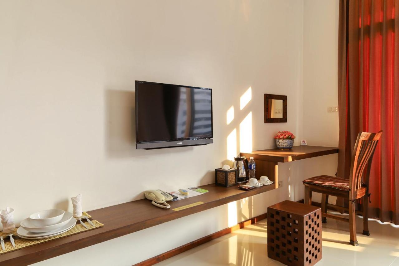 The Choice Hotel - Adults Only Банкок Екстериор снимка